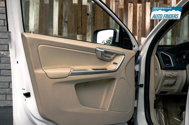 Photo of 2015 White Volvo XC60