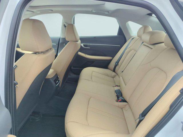 Photo of 2025 White Hyundai SONATA Hybrid