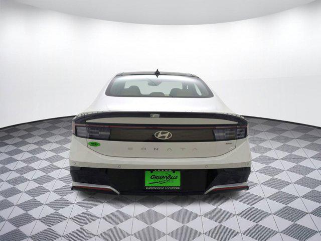 Photo of 2025 White Hyundai SONATA Hybrid