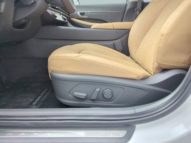 Photo of 2025 White Hyundai SONATA Hybrid