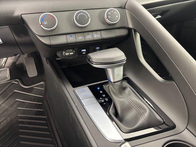 Photo of 2025 White Hyundai ELANTRA