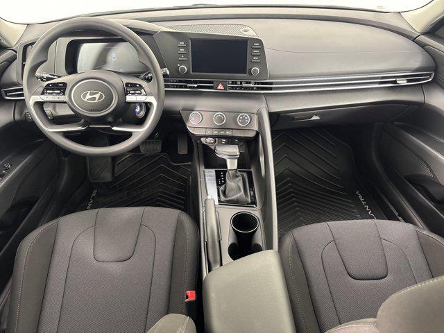 Photo of 2025 White Hyundai ELANTRA