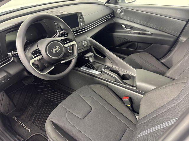 Photo of 2025 White Hyundai ELANTRA
