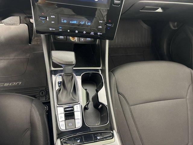 Photo of 2024 White Pearl Hyundai TUCSON