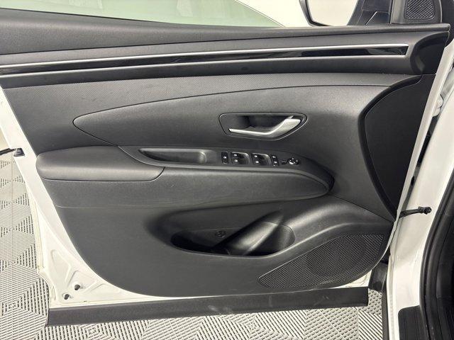 Photo of 2024 White Pearl Hyundai TUCSON