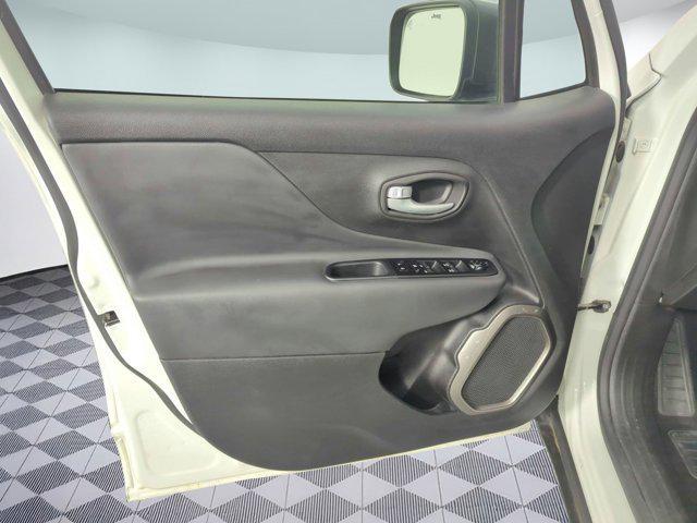 Photo of 2023 Alpine White Clearcoat Jeep Renegade