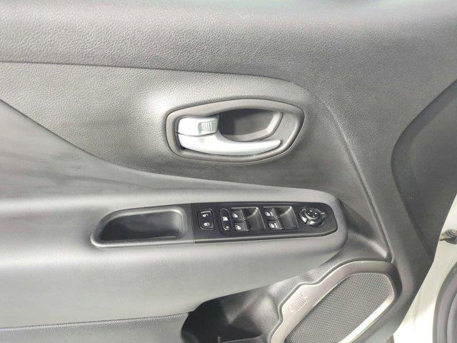 Photo of 2023 Alpine White Clearcoat Jeep Renegade