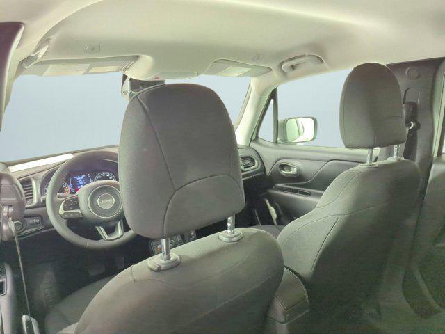 Photo of 2023 Alpine White Clearcoat Jeep Renegade