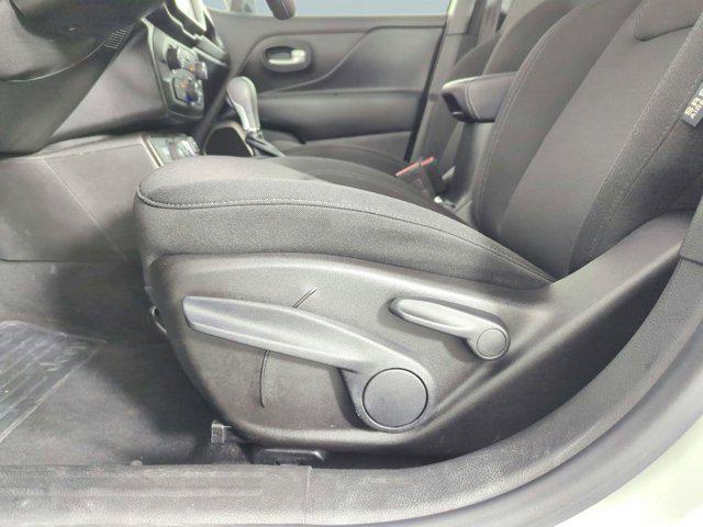 Photo of 2023 Alpine White Clearcoat Jeep Renegade