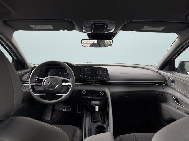 Photo of 2025 White Hyundai ELANTRA