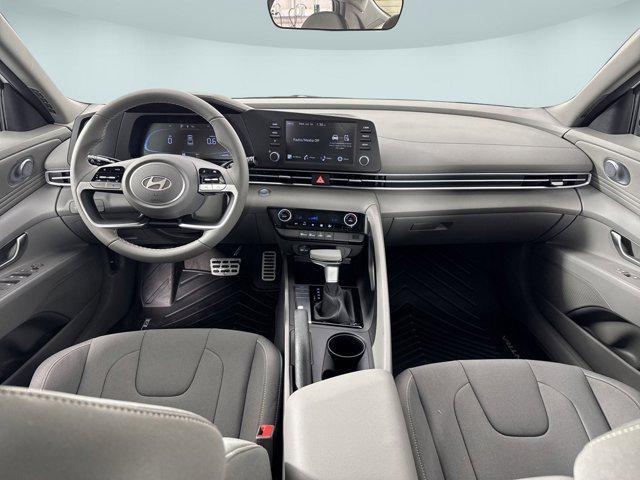 Photo of 2025 White Hyundai ELANTRA