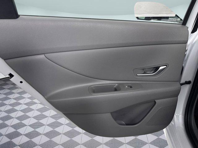 Photo of 2025 White Hyundai ELANTRA
