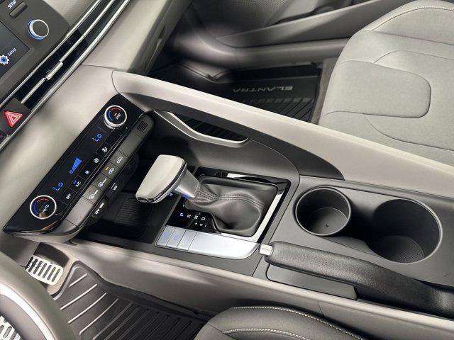 Photo of 2025 White Hyundai ELANTRA
