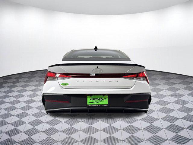 Photo of 2025 White Hyundai ELANTRA