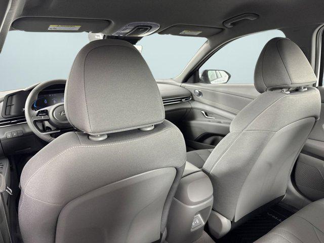 Photo of 2025 White Hyundai ELANTRA