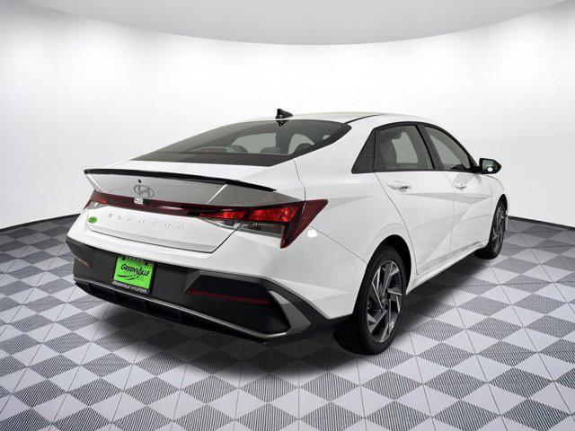 Photo of 2025 White Hyundai ELANTRA