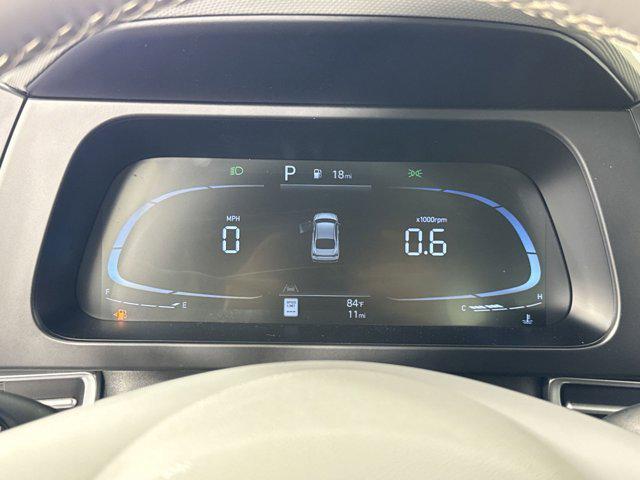 Photo of 2025 White Hyundai ELANTRA