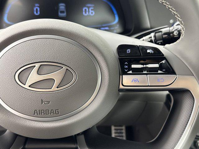 Photo of 2025 White Hyundai ELANTRA
