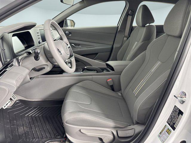 Photo of 2025 White Hyundai ELANTRA
