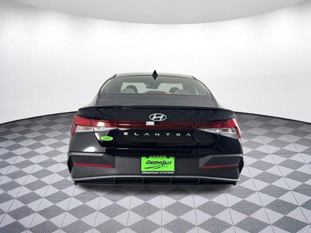 Photo of 2025 Black Hyundai ELANTRA