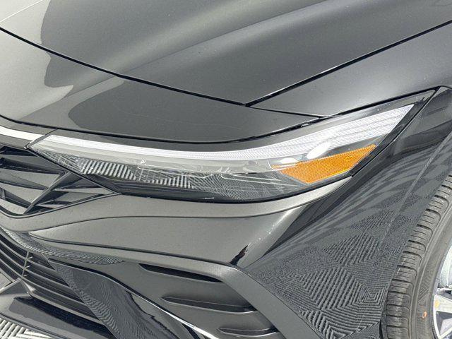 Photo of 2025 Black Hyundai ELANTRA