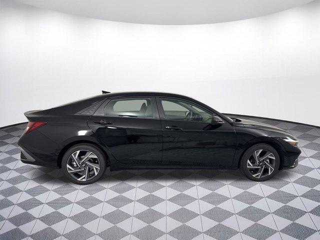 Photo of 2025 Black Hyundai ELANTRA