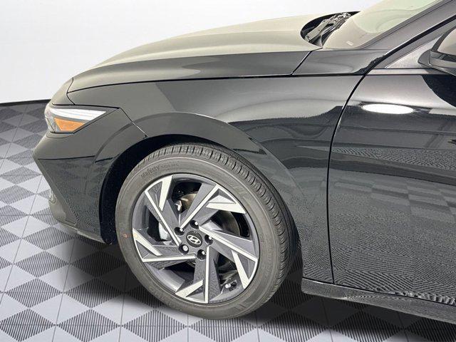 Photo of 2025 Black Hyundai ELANTRA