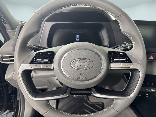 Photo of 2025 Black Hyundai ELANTRA
