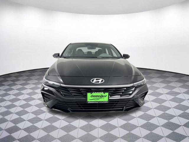 Photo of 2025 Black Hyundai ELANTRA