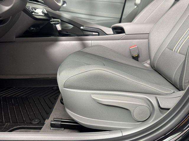 Photo of 2025 Black Hyundai ELANTRA