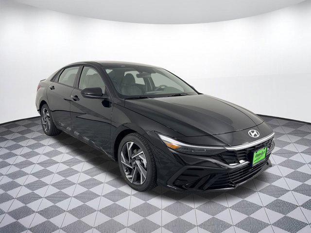 Photo of 2025 Black Hyundai ELANTRA