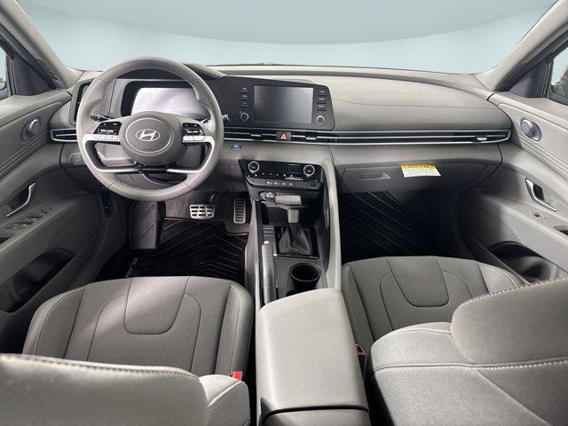 Photo of 2025 Black Hyundai ELANTRA