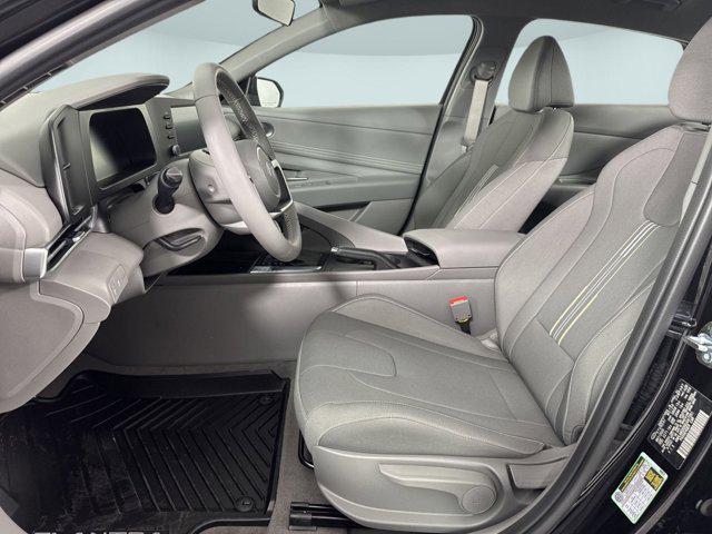 Photo of 2025 Black Hyundai ELANTRA