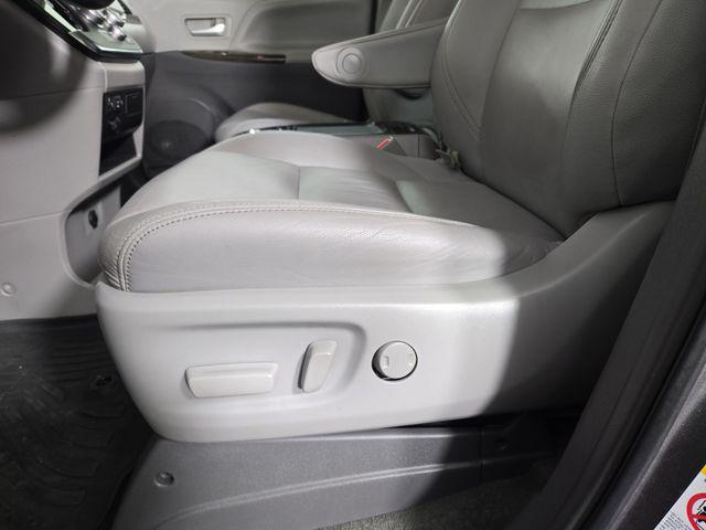 Photo of 2019 Predawn Gray Mica Toyota Sienna