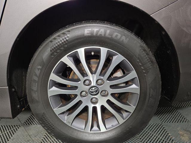 Photo of 2019 Predawn Gray Mica Toyota Sienna