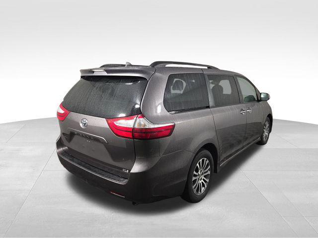 Photo of 2019 Predawn Gray Mica Toyota Sienna
