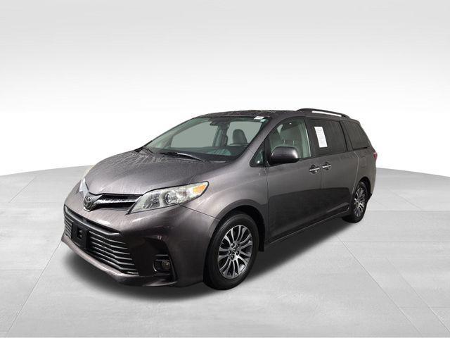 Photo of 2019 Predawn Gray Mica Toyota Sienna