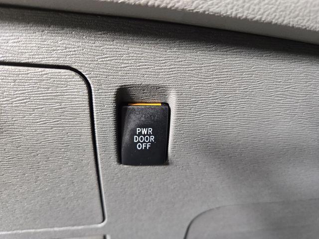 Photo of 2019 Predawn Gray Mica Toyota Sienna
