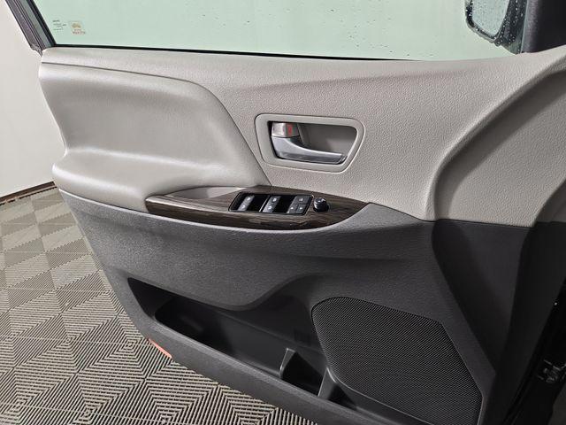 Photo of 2019 Predawn Gray Mica Toyota Sienna