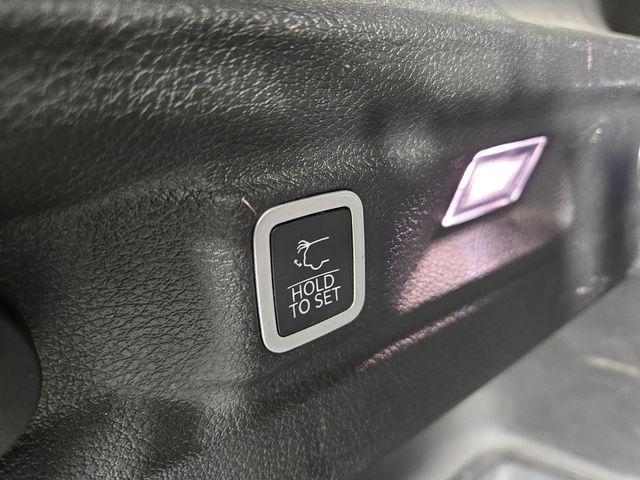 Photo of 2021 Bright White Clearcoat Jeep Grand Cherokee L