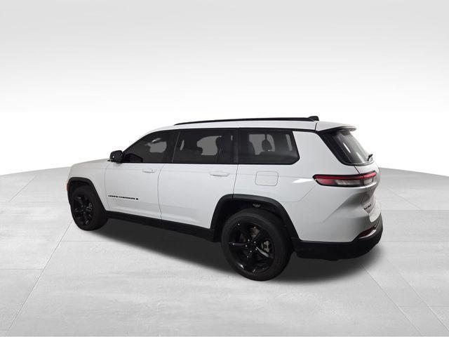 Photo of 2021 Bright White Clearcoat Jeep Grand Cherokee L