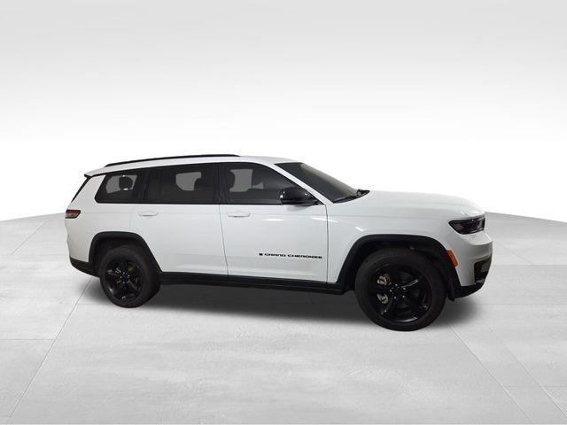 Photo of 2021 Bright White Clearcoat Jeep Grand Cherokee L