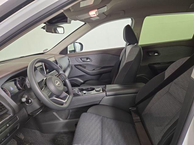 Photo of 2023 Pearl White Tricoat Nissan Rogue