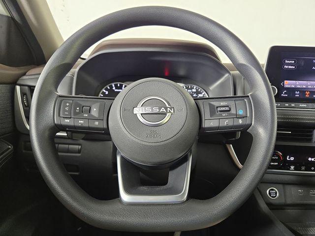 Photo of 2023 Pearl White Tricoat Nissan Rogue