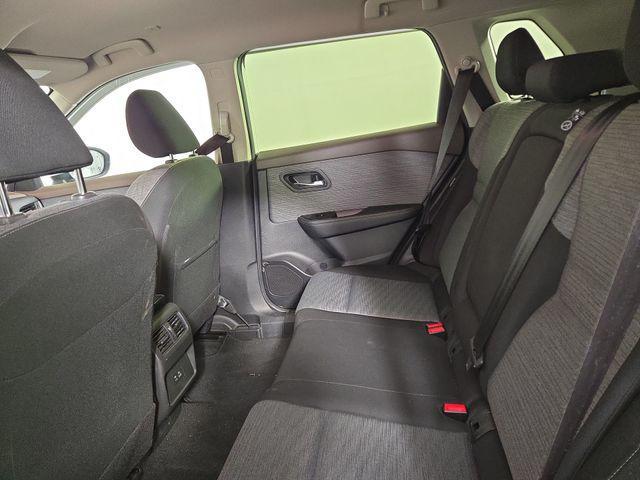 Photo of 2023 Pearl White Tricoat Nissan Rogue