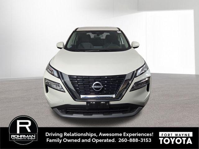 Photo of 2023 Pearl White Tricoat Nissan Rogue