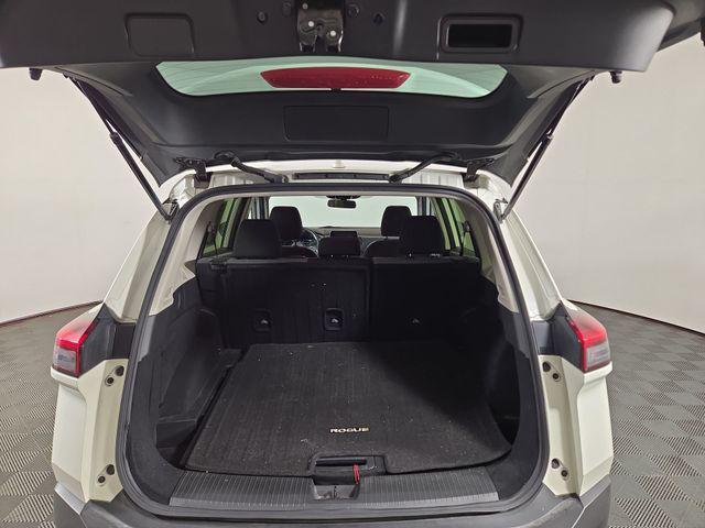 Photo of 2023 Pearl White Tricoat Nissan Rogue