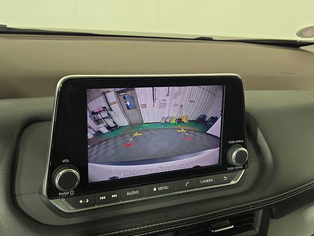 Photo of 2023 Pearl White Tricoat Nissan Rogue