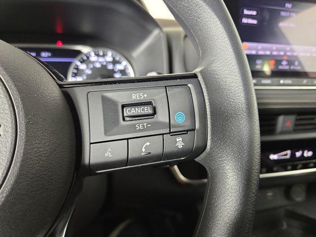 Photo of 2023 Pearl White Tricoat Nissan Rogue
