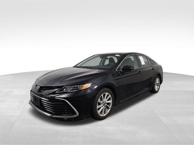 Photo of 2022 Midnight Black Metallic Toyota Camry